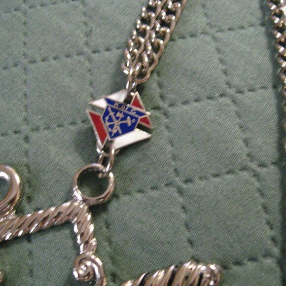 The Knights of Columbus Vintage Large Necklace - Picture 2 of 10